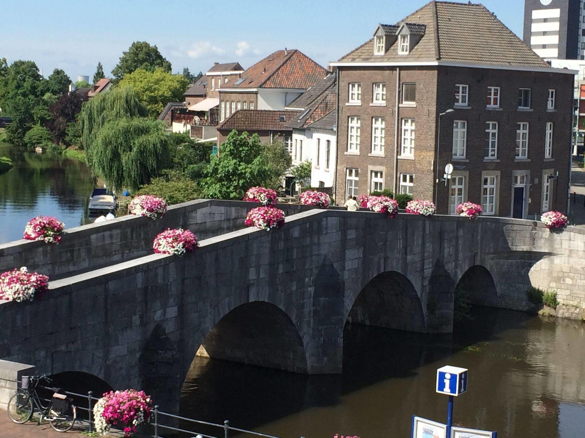Hotel En Grand Cafe De Pauw Roermond Luaran gambar